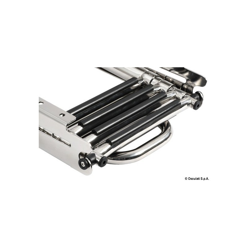 Echelle sous plate-forme coulissante.